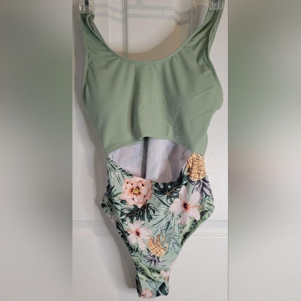 Ladies 1 Piece Swimsuit - Picture 2 of 7